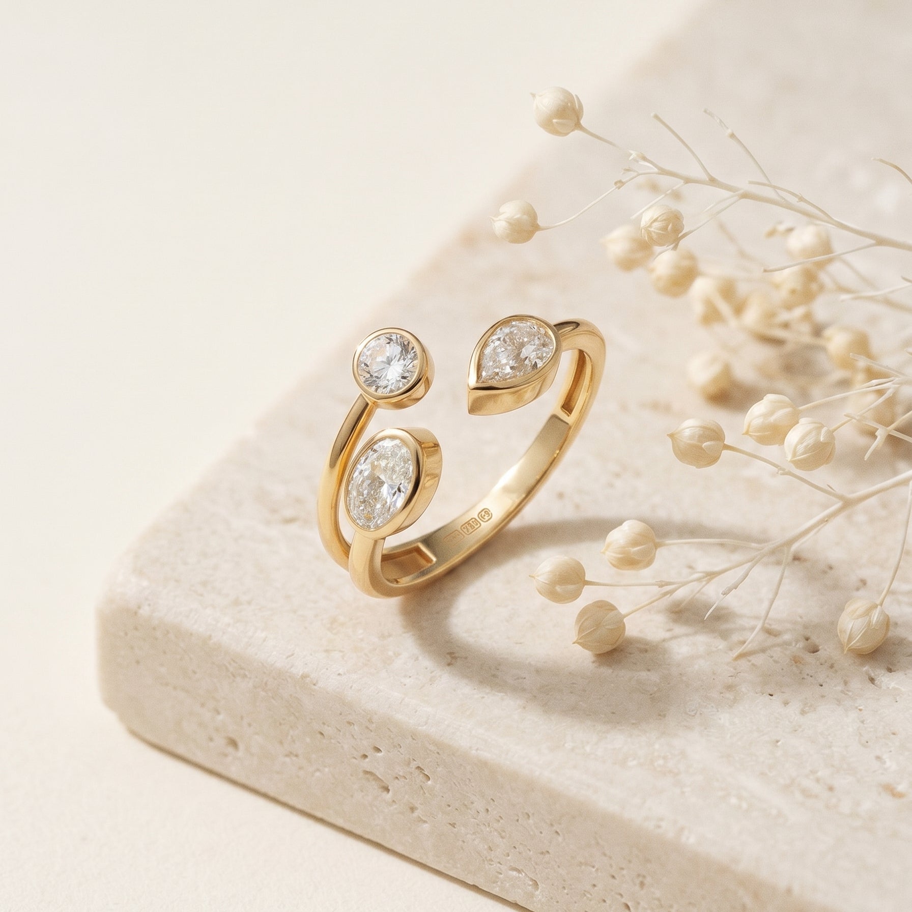 Three-stone Sena ring, lab-grown diamond, 18kt recycled gold