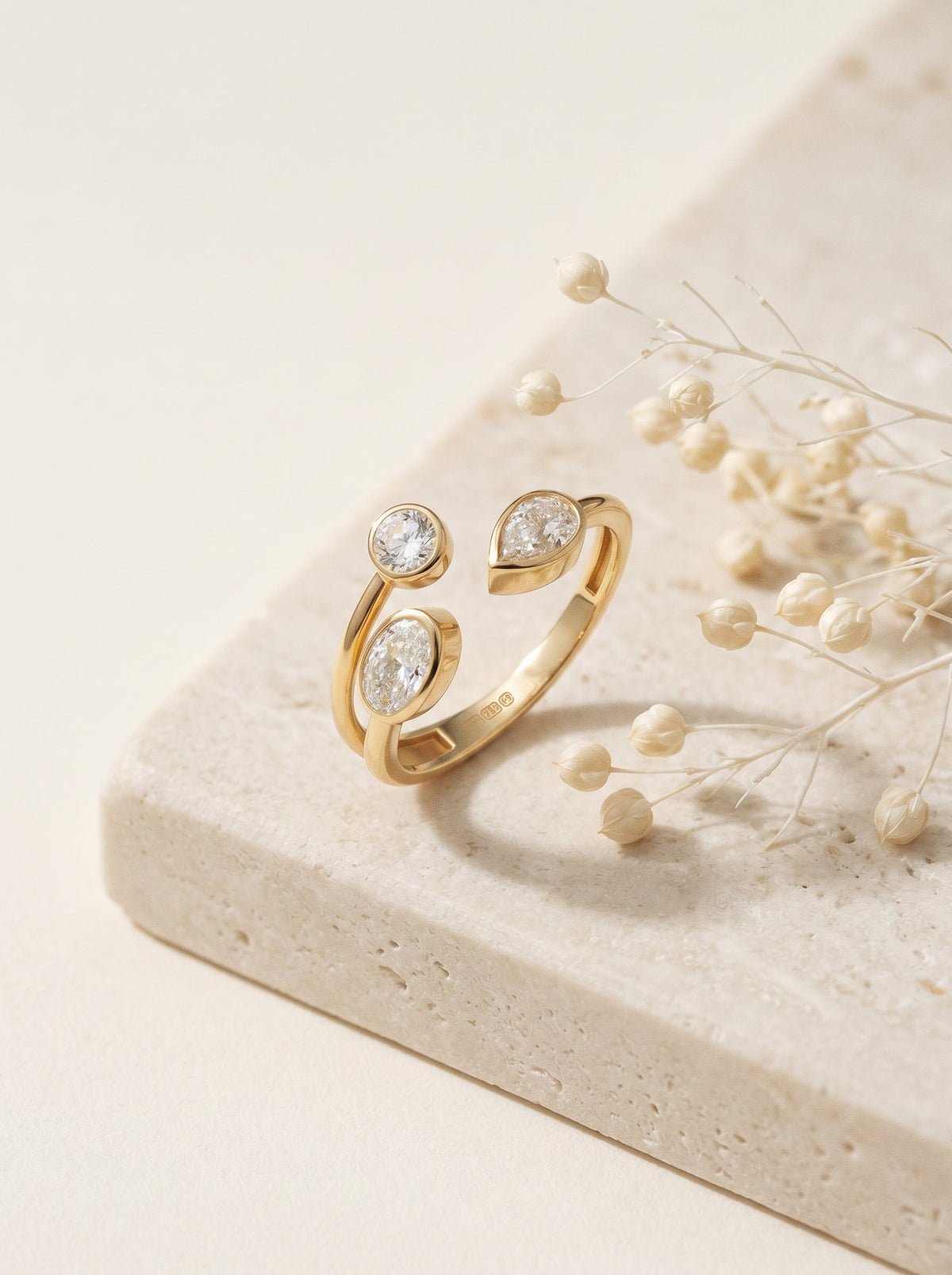 Three-stone Sena ring, lab-grown diamond, 18kt recycled gold